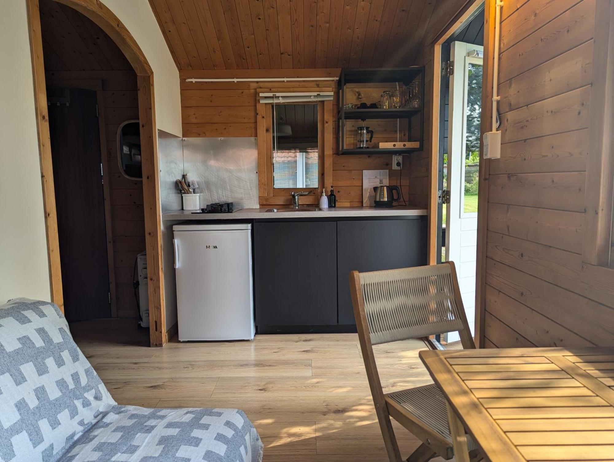 The Bee - Trekkershuts & Apartment Opperdoes Екстериор снимка